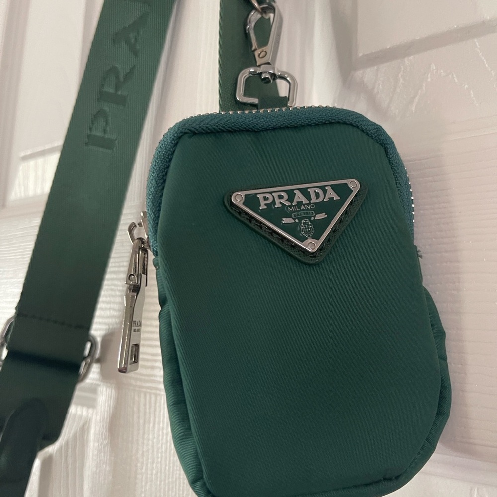Prada Emerald Green Shoulder Bag, RE-Edition 2005.  Like new!! - Picture 6 of 13